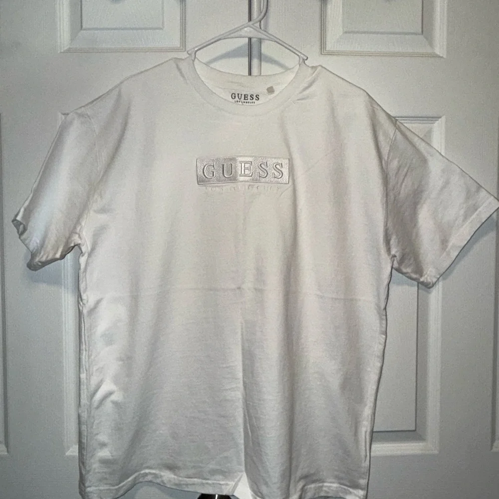 GUESS Classic White Short Sleeve Tee - Picture 3 of 6